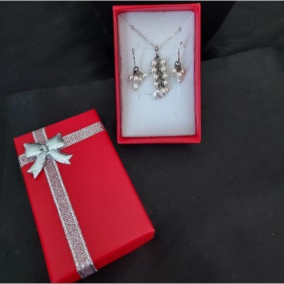 PEARL NECKLACE AND EARRING SET - Picture 1 of 13